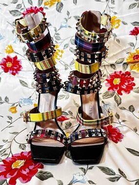 AZALEA WANG- CLUE MLT STRAPPY HIGH HEEL SIZE 8.5